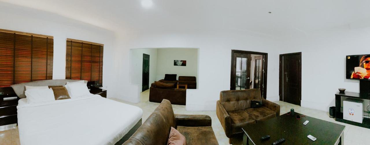 Taverna Lounge&Boutique Hotel Port Harcourt Extérieur photo